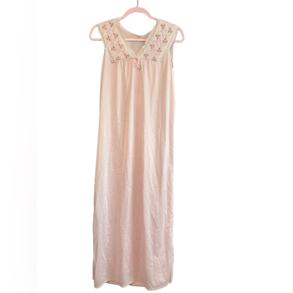 Vintage adorable baby pink Nightgown